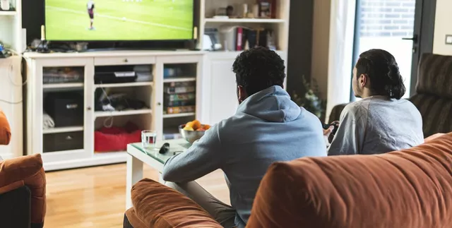 Warum haben Fußballspiele keine Unterhaltung während des Spiels?